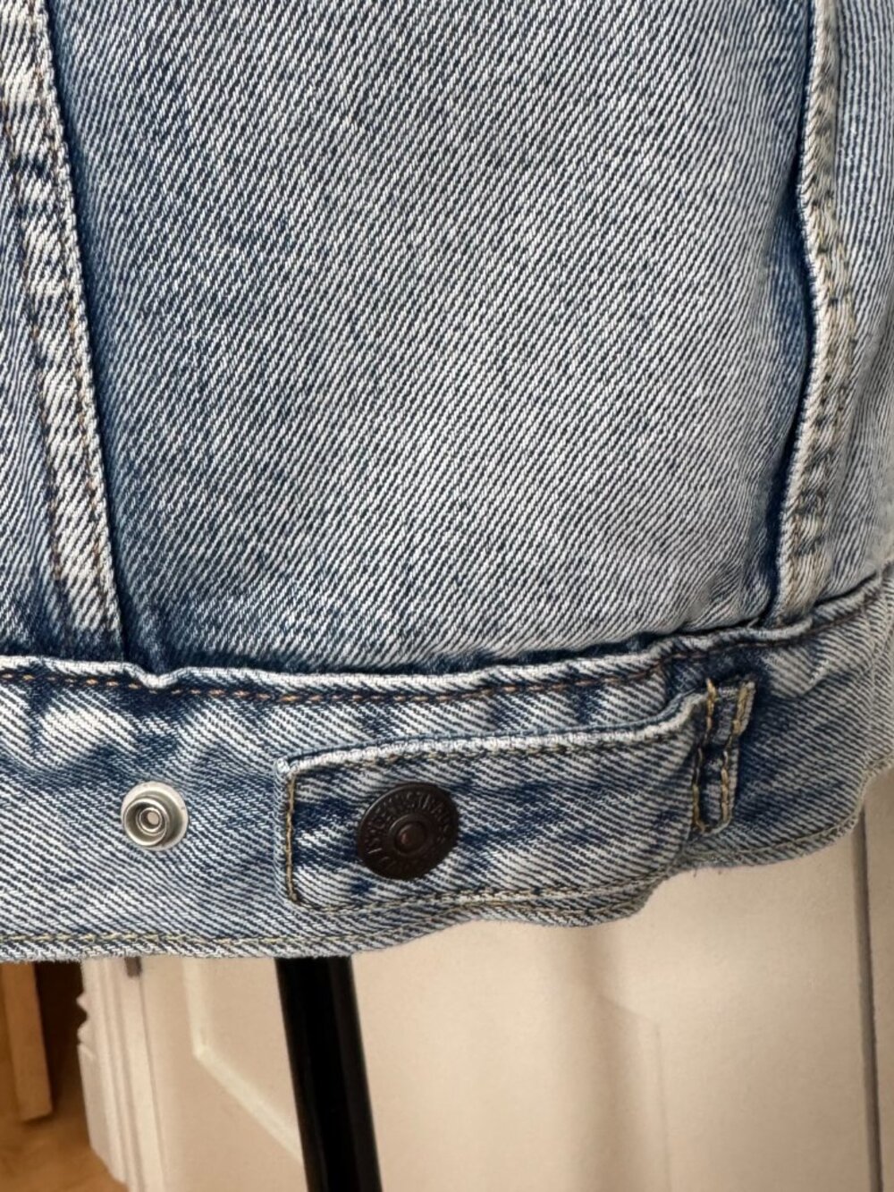 Levi's Original Trucker jacket - faded denim with sherpa ling - size M - Picture 4 of 7
